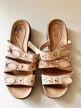 Clarks Leisa Cacti Open Toe Sandals Slip On Size 8.